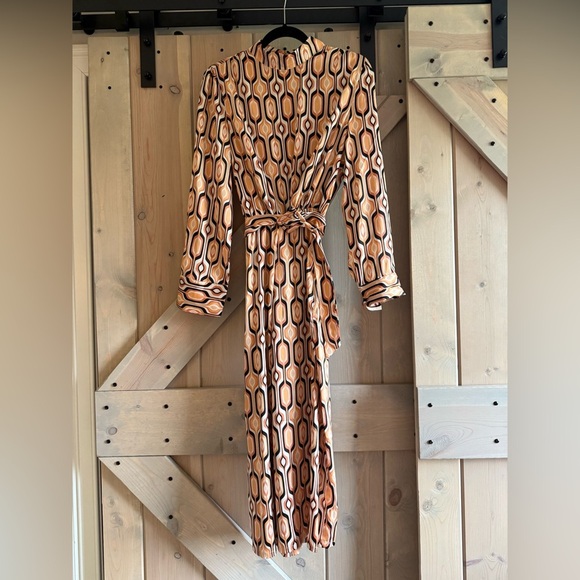 NWT Dress Forum Geometric Patterned Midi Dress with Belt - Picture 3 of 6